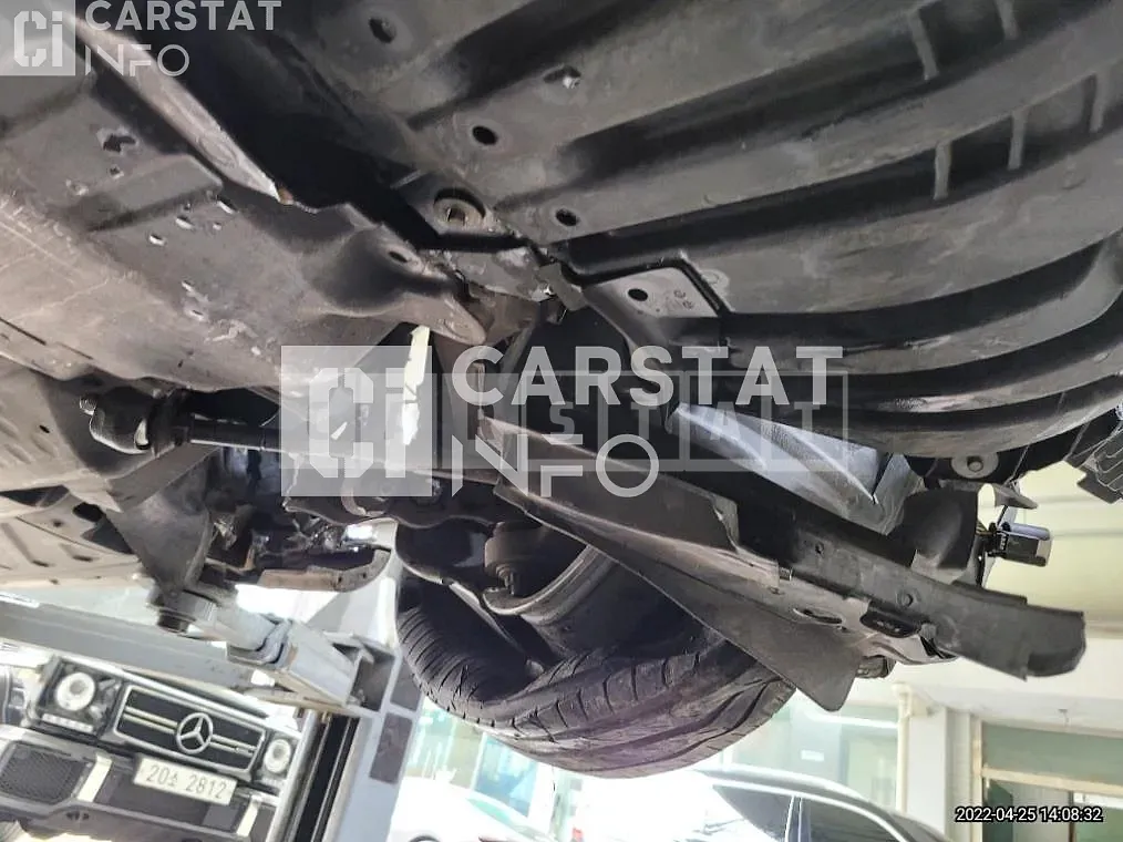 Photo 2 of 16: 2015 Mercedes-Benz C220 d, VIN WDDWF0EBXGF217135 — Korean insurance auction