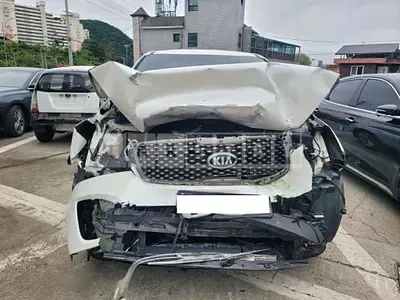 Photo 1 of 11: 2015 Kia Sorento, VIN KNAPG81ABFA032885 — Korean insurance auction