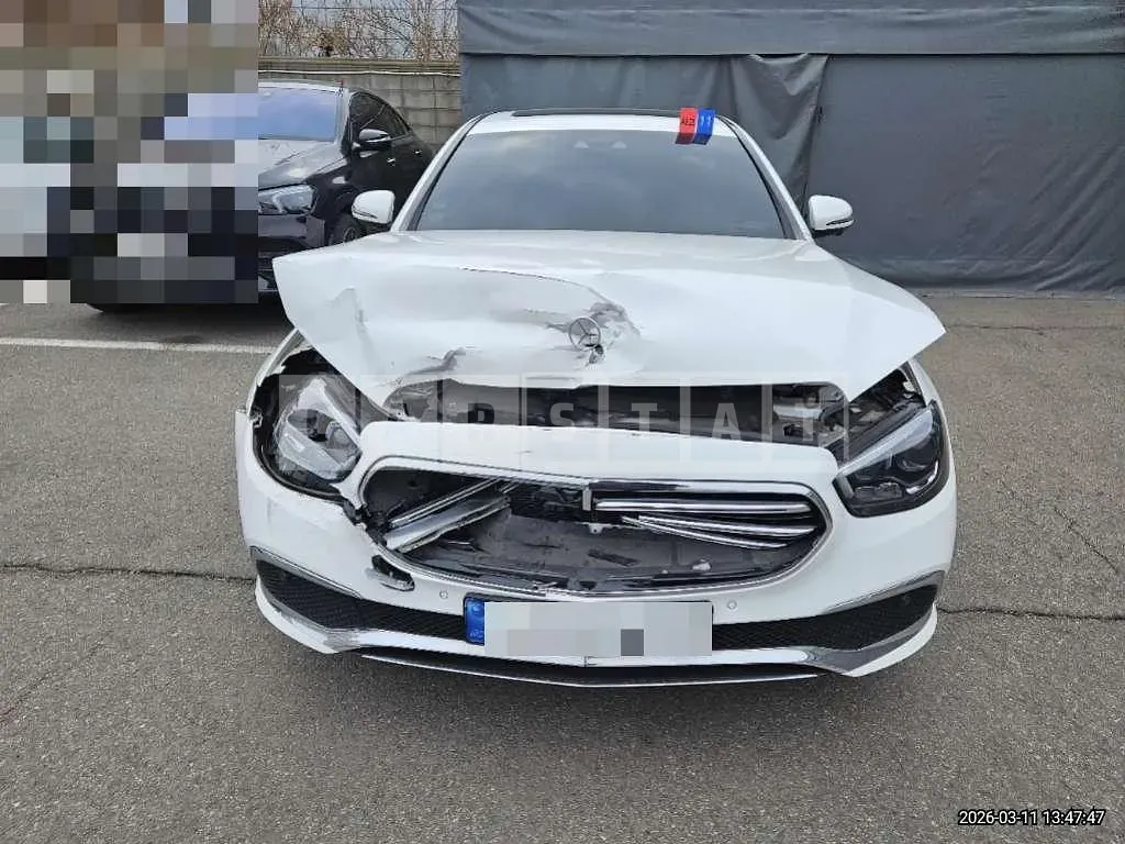Photo 2 of 40: 2022 Mercedes-Benz E250 — Korean insurance auction