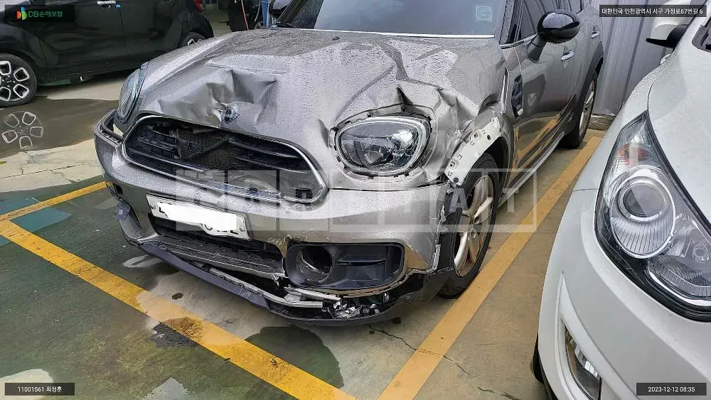 Photo 2 of 12: 2017 MINI Cooper D Countryman, VIN WMWYT9102J3D76910 — Korean insurance auction