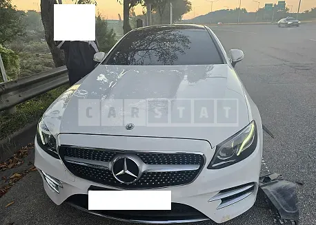 Photo 2 of 26: 2020 Mercedes-Benz E220d Coupe — Korean insurance auction