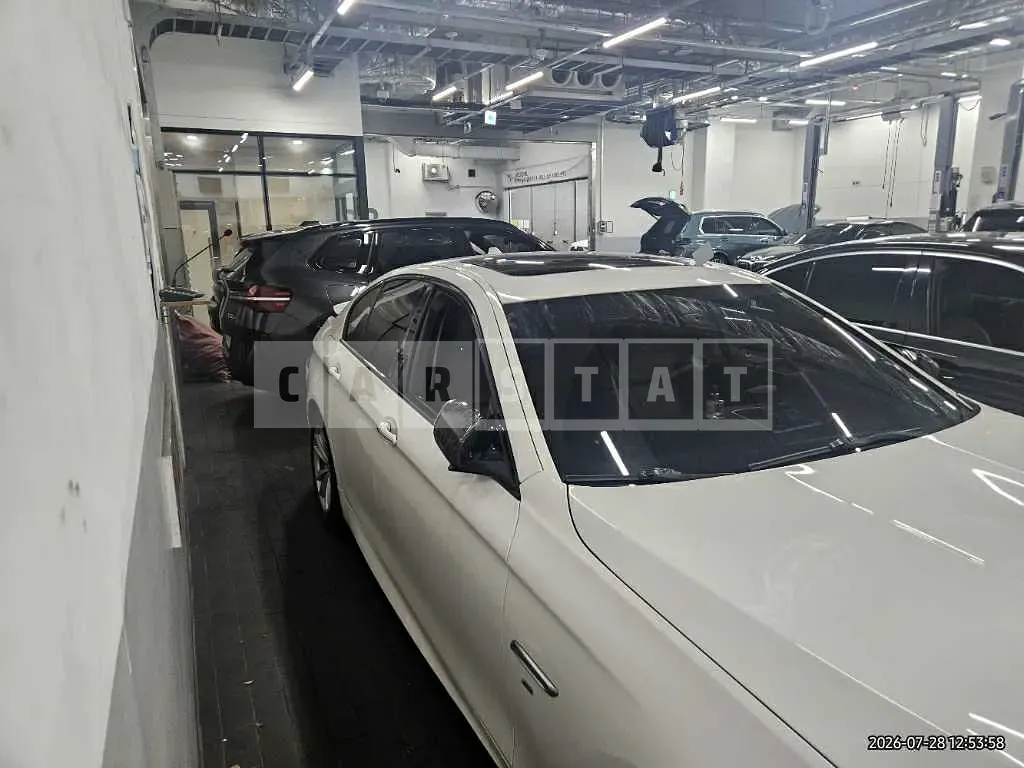 Photo 2 of 25: 2016 BMW 520d — Korean insurance auction