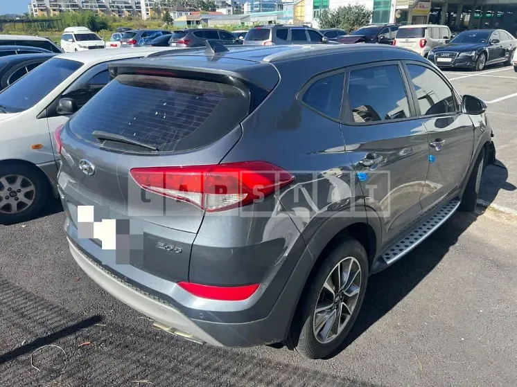 Photo 2 of 8: 2017 Hyundai Tucson, VIN KMHJ381ABJU640918 — Korean insurance auction