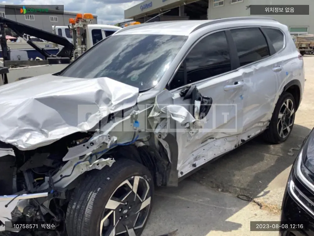 Photo 2 of 7: 2020 Hyundai Santa Fe, VIN KMHS381HGMU310238 — Korean insurance auction
