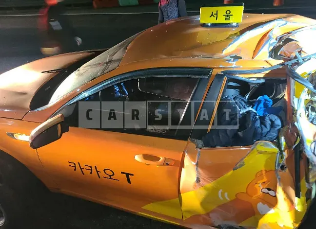 Photo 2 of 8: 2018 Kia K5, VIN KNAGU416BJA219249 — Korean insurance auction