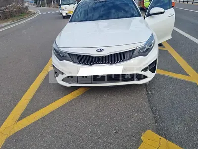 Photo 1 of 16: 2019 Kia K5, VIN KNAGW411BKA325878 — Korean insurance auction