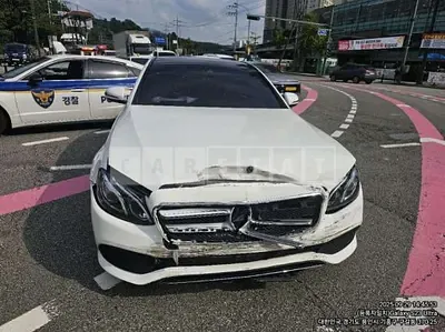 Photo 1 of 16: 2019 Mercedes-Benz E 300 — Korean insurance auction