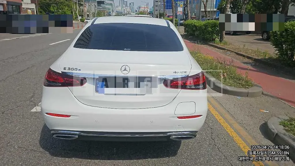 Photo 2 of 23: 2023 Mercedes-Benz E300 e 4Matic — Korean insurance auction