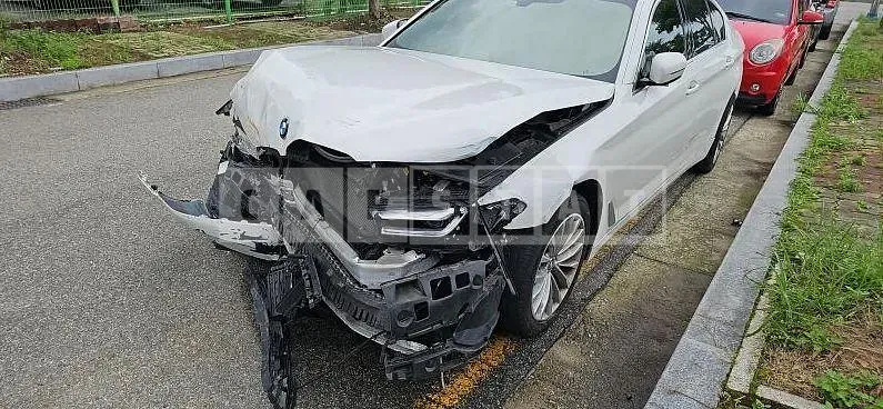 Photo 2 of 46: 2021 BMW 523d xDrive — Korean insurance auction