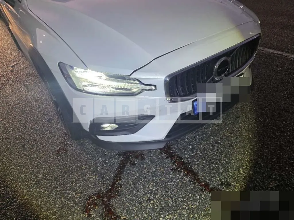 Photo 2 of 13: 2024 Volvo V60CCB5 AWD — Korean insurance auction