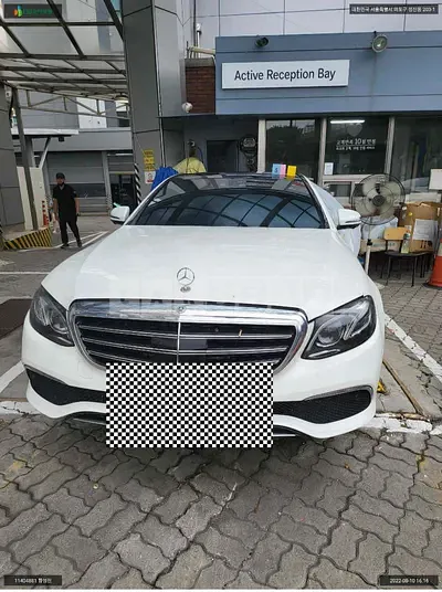Photo 1 of 14: 2019 Mercedes-Benz E300, VIN WDDZF4KBXKA683128 — Korean insurance auction
