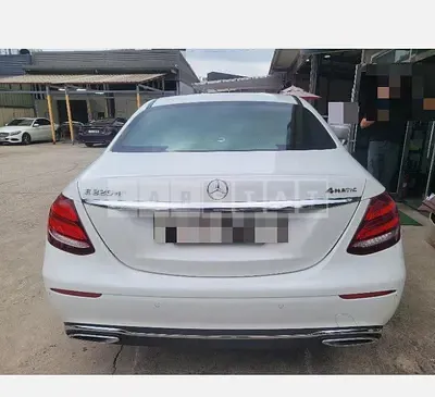Photo 1 of 19: 2018 Mercedes-Benz E220 d, VIN WDDZF0EB1JA439404 — Korean insurance auction