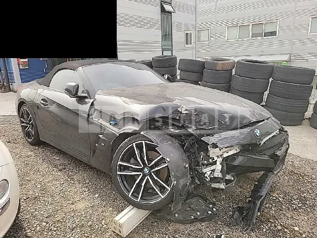 Photo 2 of 5: 2019 BMW Z4 sDrive20i M Sport Package, VIN WBAHF7107KWW43886 — Korean insurance auction