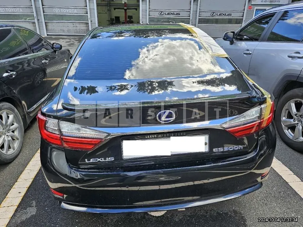 Photo 2 of 50: 2017 Lexus ES300h — Korean insurance auction