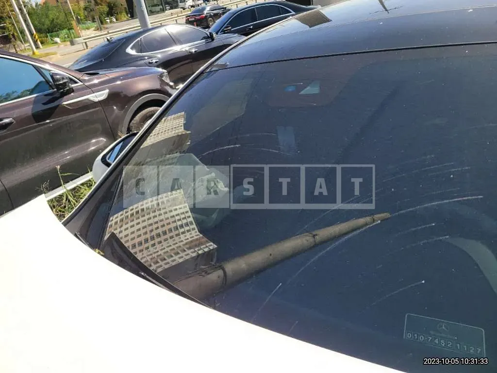 Photo 2 of 24: 2019 Mercedes-Benz E300, VIN WDDZF4JB9KA688578 — Korean insurance auction