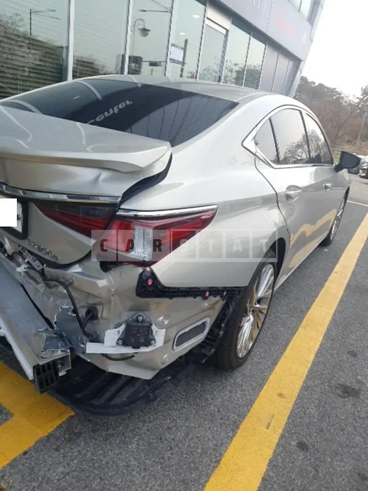 Photo 2 of 11: 2022 Lexus ES300h, VIN JTHBA1C18N2007207 — Korean insurance auction