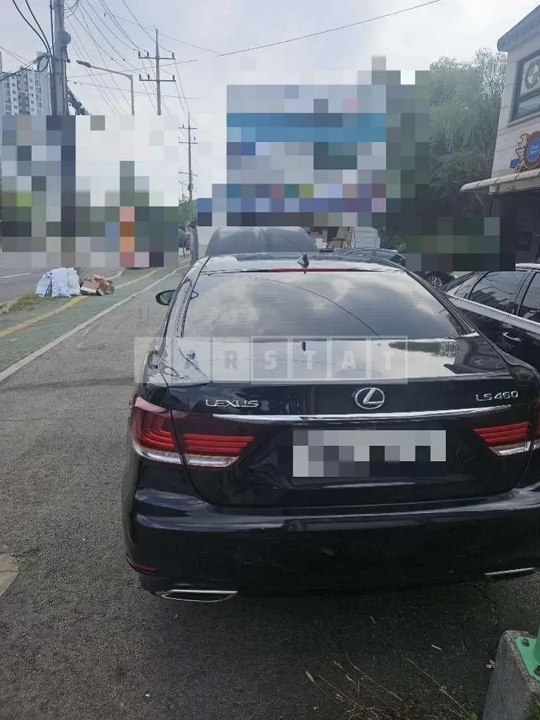 Photo 2 of 3: 2016 Lexus LS460 4WD — Korean insurance auction