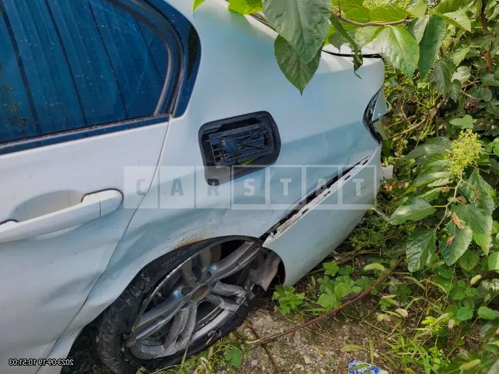Photo 2 of 9: 2017 BMW 320d, VIN WBA8C5102HA069359 — Korean insurance auction