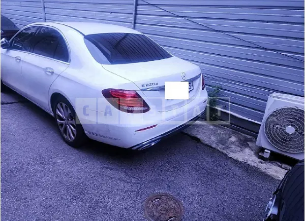 Photo 2 of 34: 2017 Mercedes-Benz E220 d — Korean insurance auction