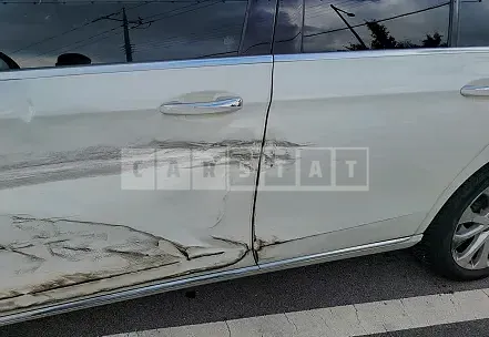 Photo 2 of 9: 2019 Mercedes-Benz E220d 4Matic, VIN WDDZF0FB5KA668376 — Korean insurance auction
