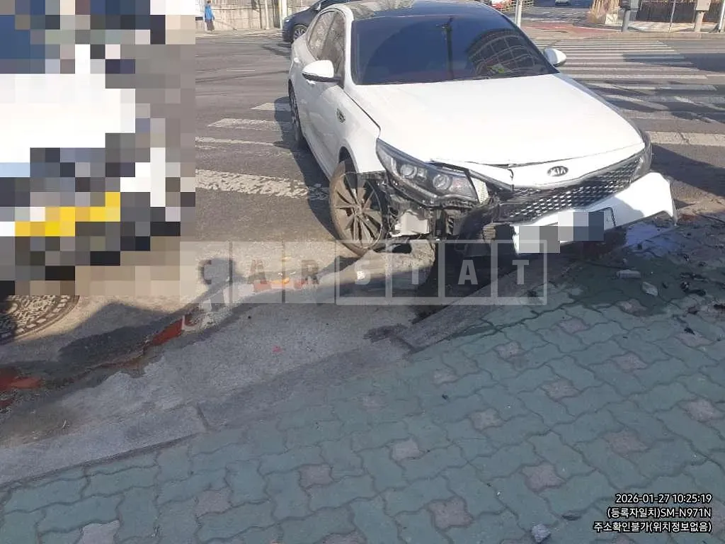 Photo 2 of 8: 2015 Kia K5 — Korean insurance auction