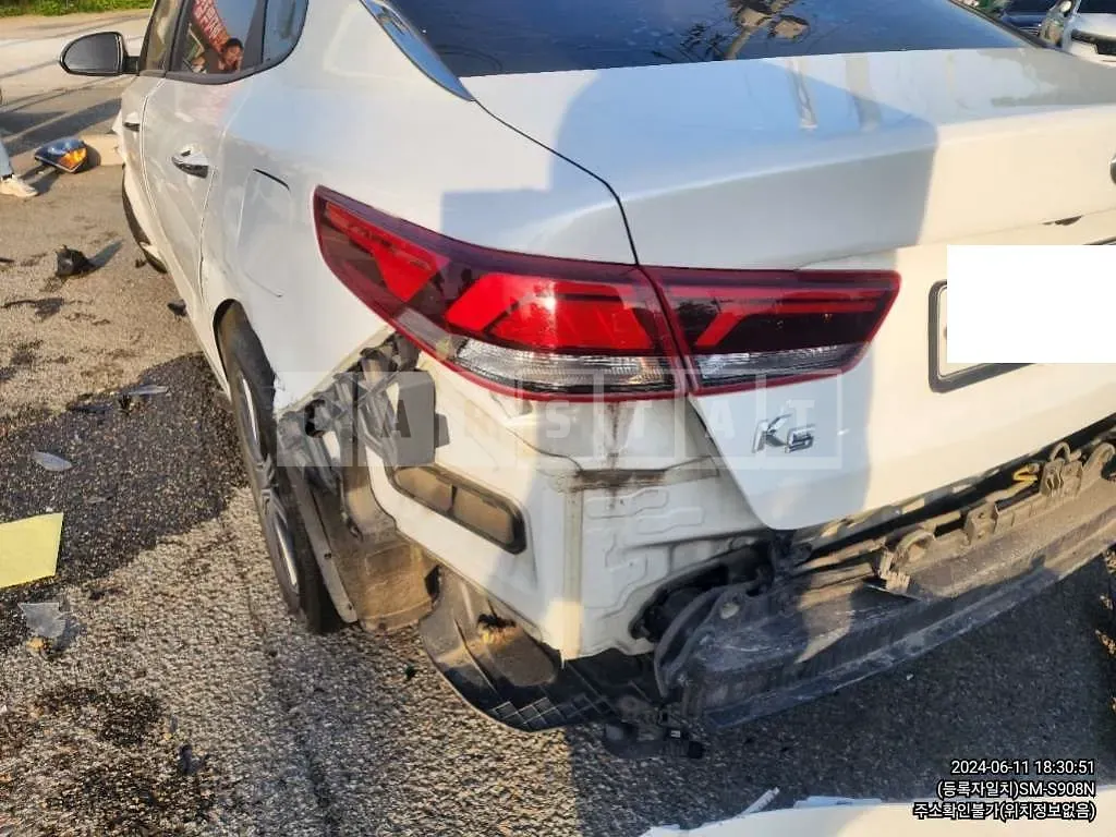 Photo 2 of 35: 2019 Kia K5 — Korean insurance auction