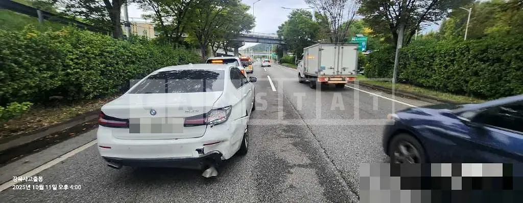 Photo 2 of 32: 2022 BMW 520i — Korean insurance auction