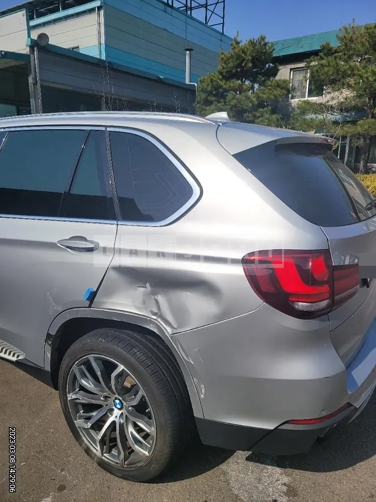 Photo 2 of 7: 2015 BMW X5 xDrive30d, VIN WBAKS4104F0H59526 — Korean insurance auction