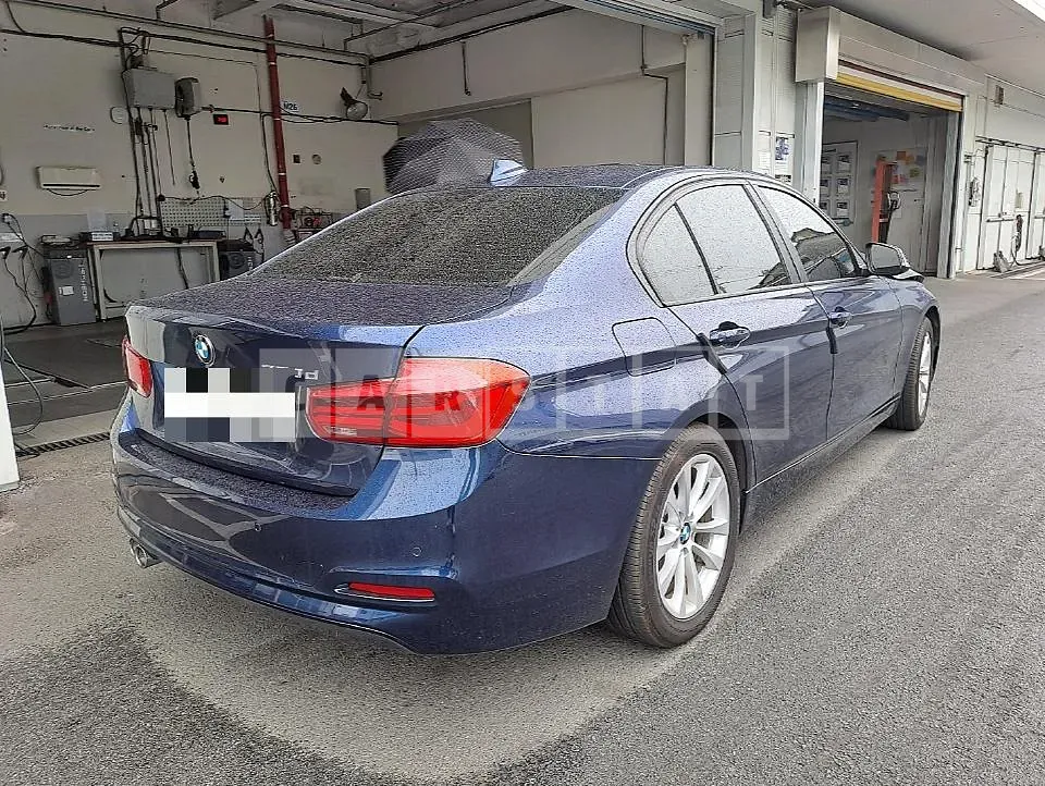 Photo 2 of 6: 2017 BMW 320d, VIN WBA8C5103HK857450 — Korean insurance auction