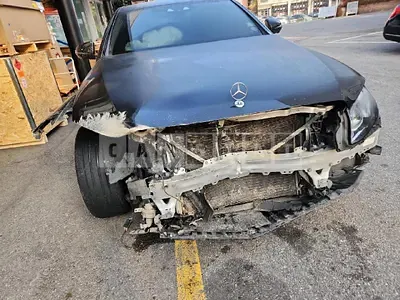 Photo 1 of 13: 2018 Mercedes-Benz E 300, VIN WDDZF4JB9JA476875 — Korean insurance auction