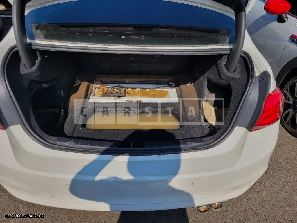 Photo 2 of 9: 2017 BMW 320d, VIN WBA8C5103HK857240 — Korean insurance auction