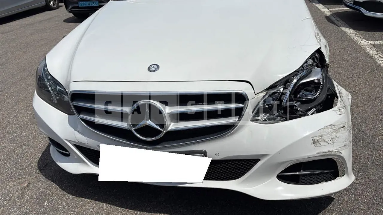 Photo 2 of 11: 2015 Mercedes-Benz E220 BlueTec, VIN WDDHF0AB8GB236031 — Korean insurance auction