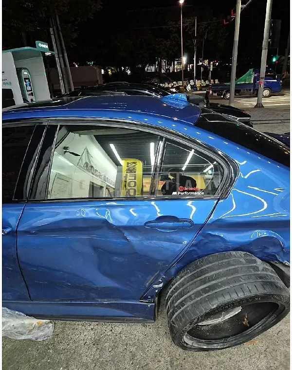 Photo 2 of 26: 2018 BMW 320i — Korean insurance auction