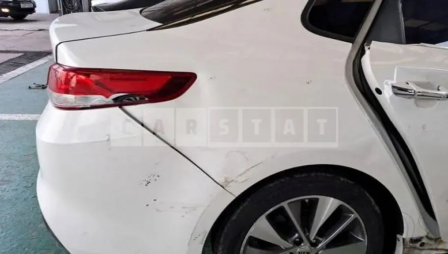Photo 2 of 14: 2018 Kia K5 2.0 — Korean insurance auction