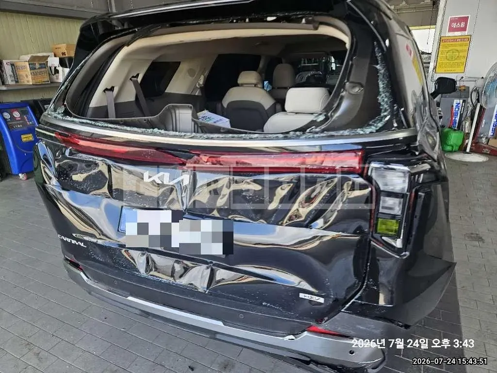 Photo 2 of 19: 2026 Kia Carnival Hybrid — Korean insurance auction