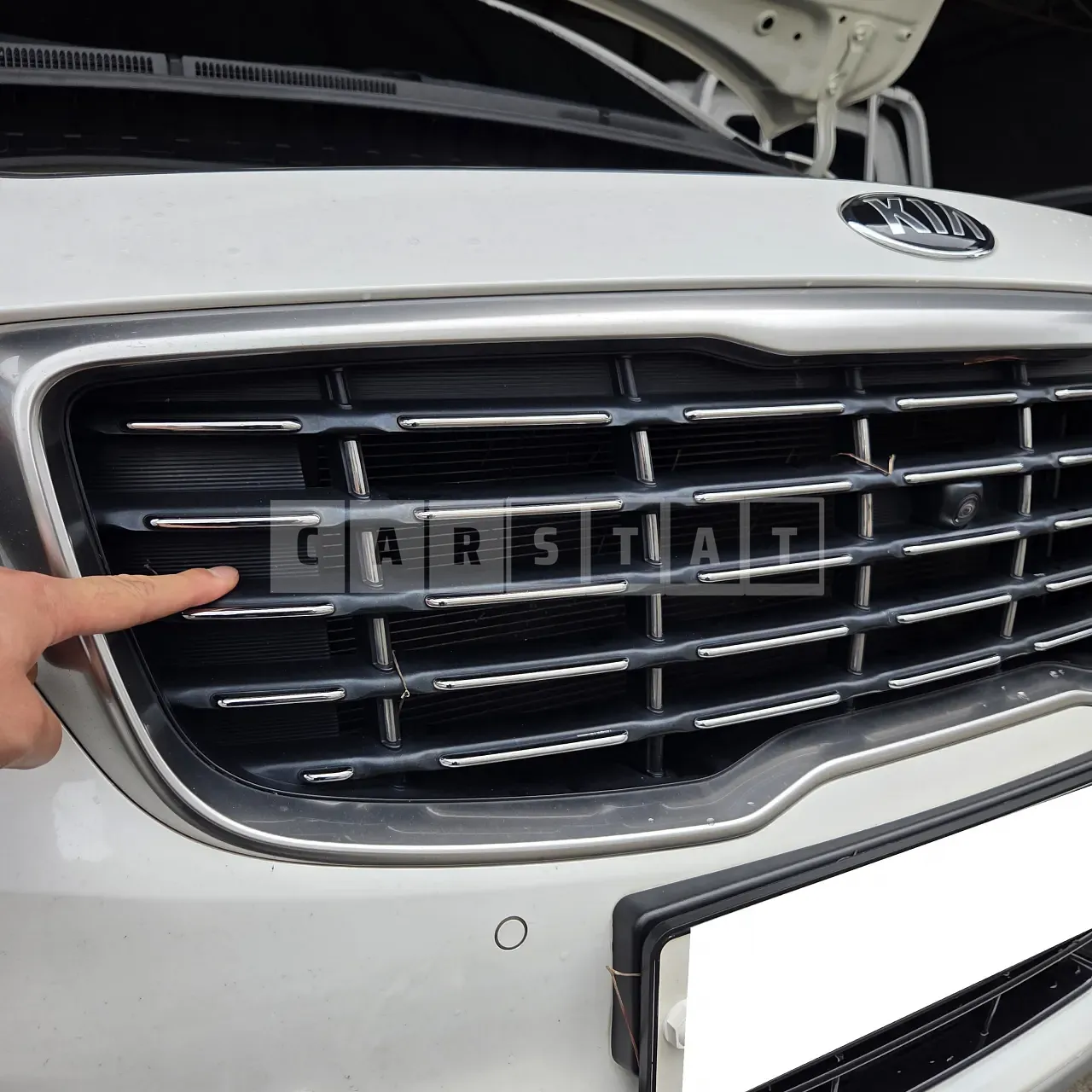 Photo 2 of 5: 2019 Kia Carnival, VIN KNAME811BLS617054 — Korean insurance auction