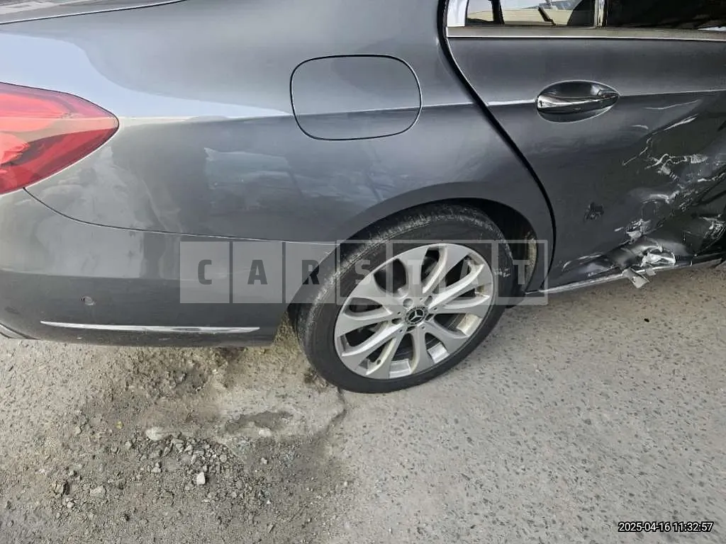 Photo 2 of 30: 2019 Mercedes-Benz E300 4Matic — Korean insurance auction