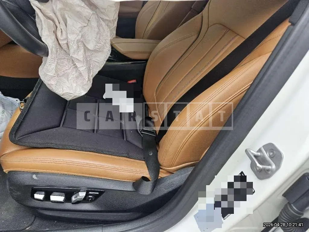 Photo 2 of 34: 2021 BMW 520i — Korean insurance auction