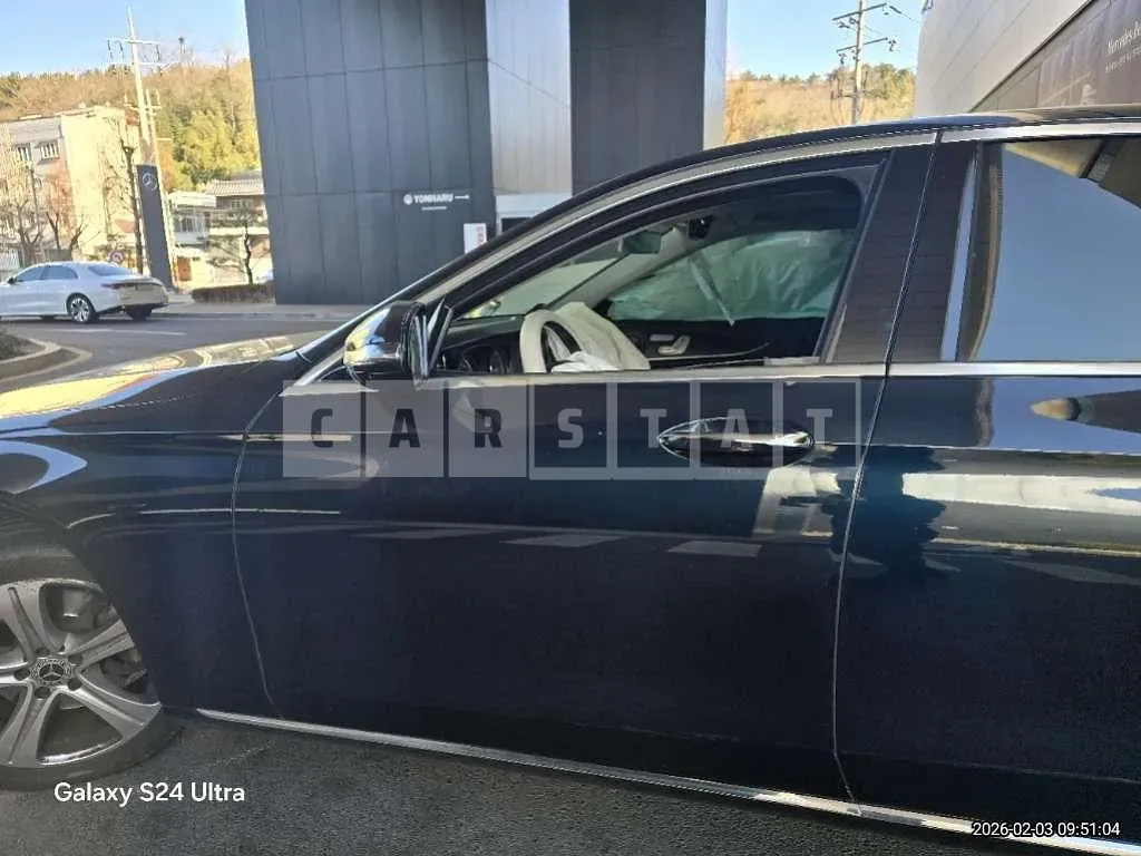 Photo 2 of 44: 2018 Mercedes-Benz E220 d — Korean insurance auction