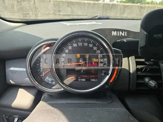 Photo 2 of 5: 2018 MINI Cooper D — Korean insurance auction