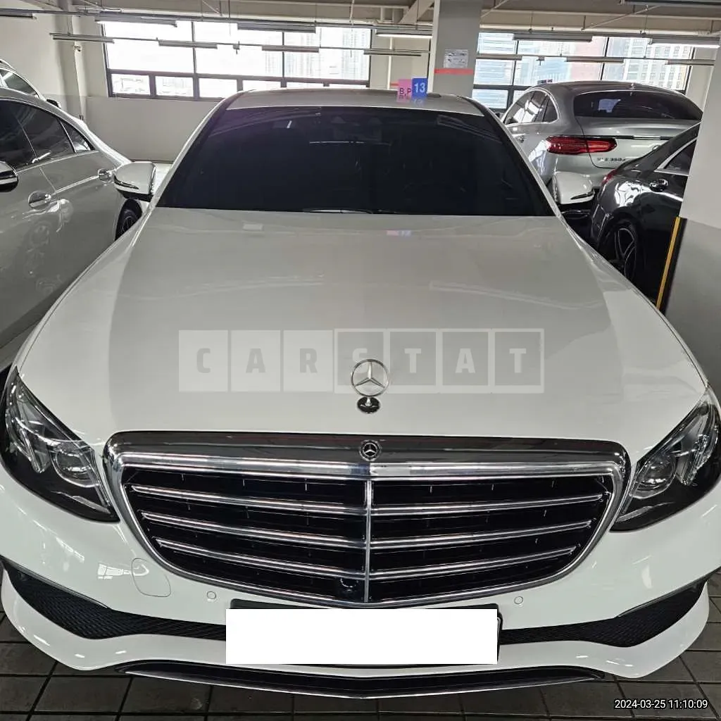 Photo 2 of 10: 2018 Mercedes-Benz E300, VIN WDDZF4JB9JA359541 — Korean insurance auction