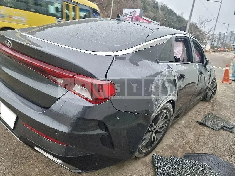 Photo 2 of 41: 2020 Kia K5, VIN KNAG741BBLA012730 — Korean insurance auction