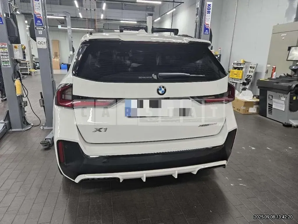 Photo 2 of 23: 2025 BMW X1 xDrive20i — Korean insurance auction