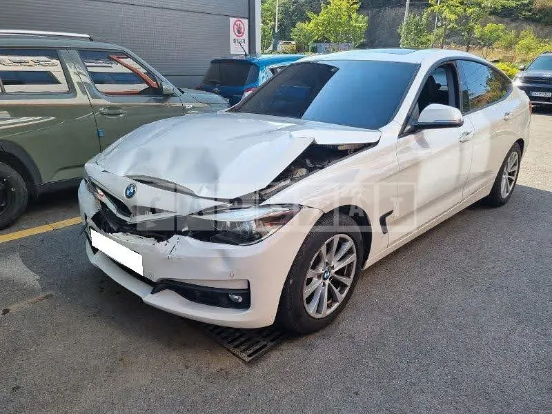 Photo 2 of 8: 2017 BMW 320d Gran Turismo xDrive, VIN WBA8T5109HG790940 — Korean insurance auction
