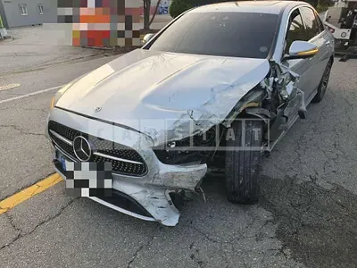 Photo 1 of 13: 2022 Mercedes-Benz E220 d 4Matic — Korean insurance auction
