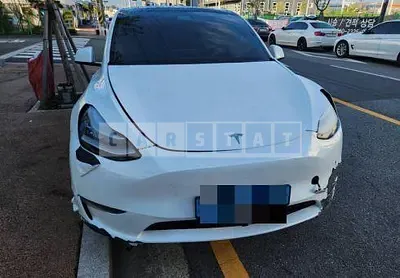 Photo 1 of 17: 2022 Tesla Model Y Long Range, VIN 7SAYGDEE2NF423412 — Korean insurance auction