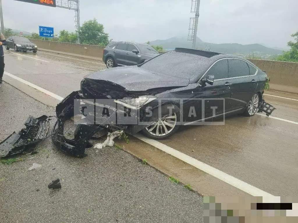 Photo 2 of 9: 2015 Genesis 3.3 — Korean insurance auction