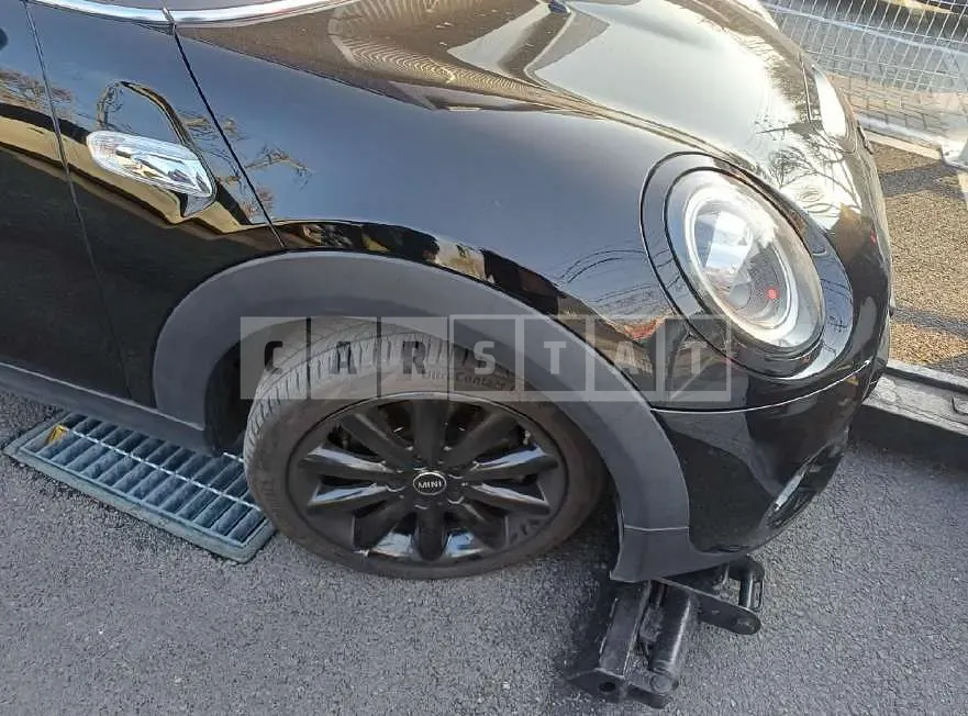Photo 2 of 34: 2018 MINI Cooper S Five Door, VIN WMWXU3108K2D46999 — Korean insurance auction