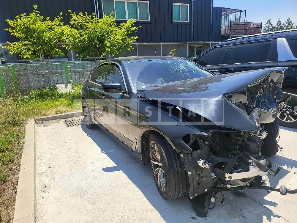 Photo 2 of 8: 2018 BMW 520i, VIN WBAJK7106JBH24142 — Korean insurance auction