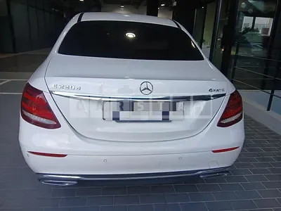 Photo 1 of 28: 2017 Mercedes-Benz E220 d — Korean insurance auction